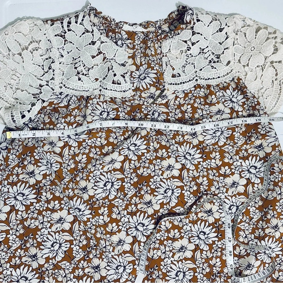 Floral Lace Trim Top - Brown - Picture 3 of 13